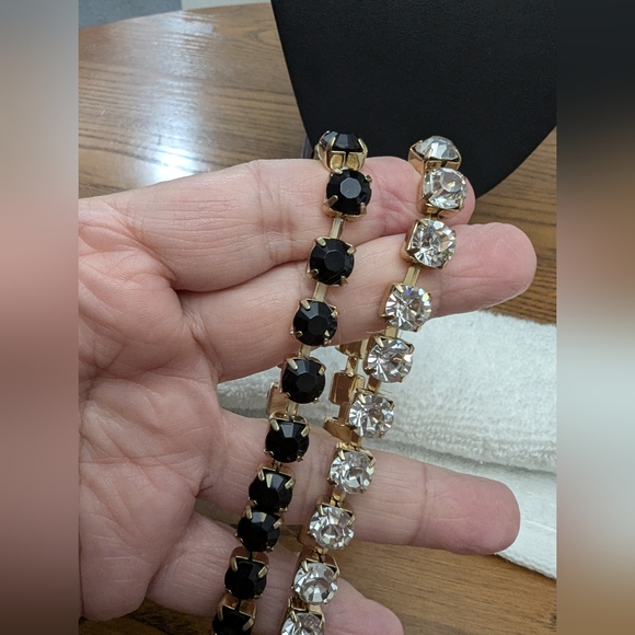 COPY - Costume necklace and Bracelet lot. Plastic and Rhynstones. 11 Bracelets - Picture 6 of 10